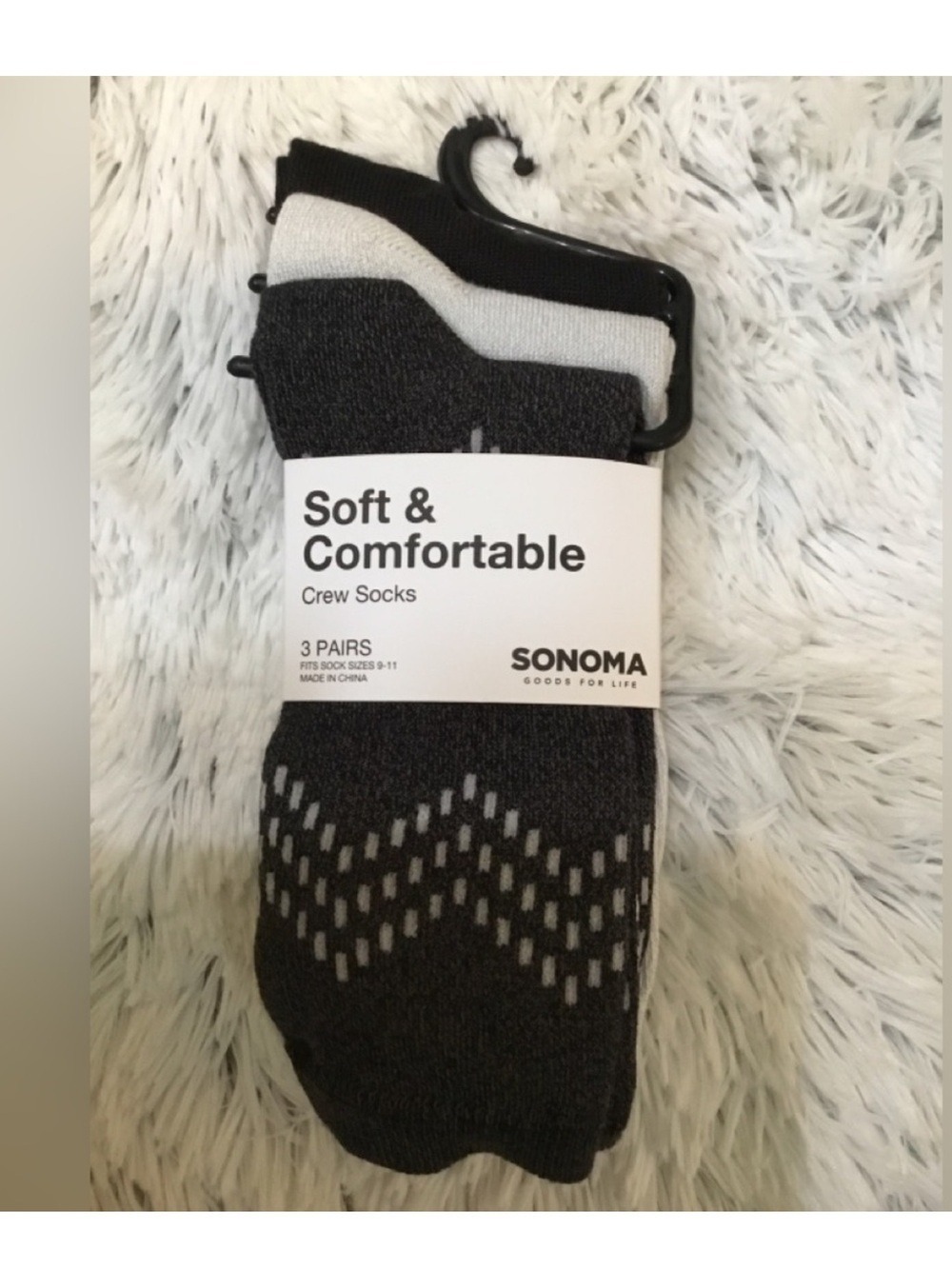 Sonoma Goods for life  crew socks 3 pair fits 9-11
Shoe size 4-10